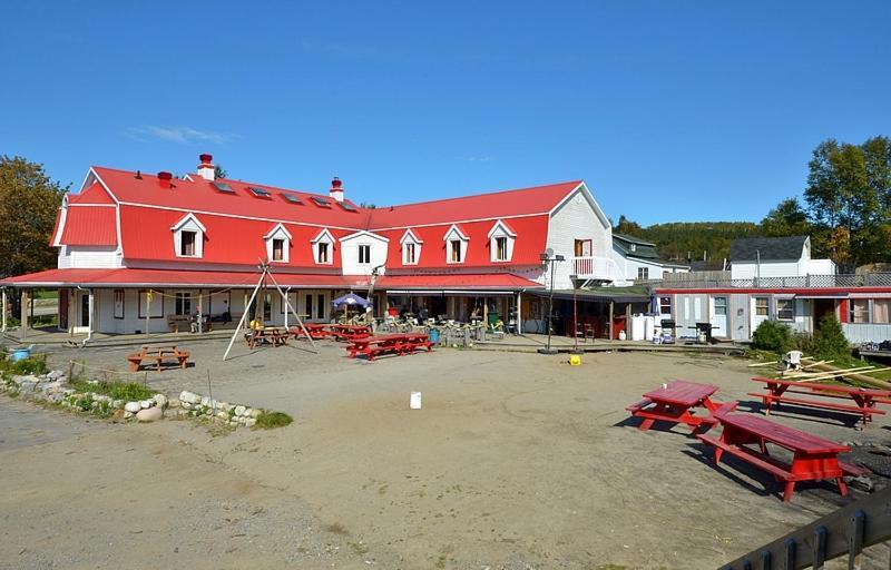 Auberge Jeunesse De Тадусак Екстериор снимка